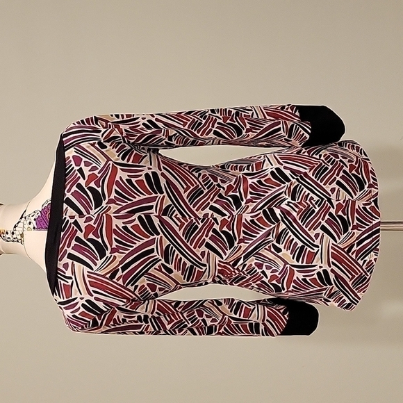 HEART Soul printed vneck top. Size M.  Silky smooth material. Nice design. - Picture 3 of 7